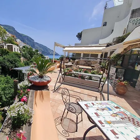 לינה וארוחת בוקר Casa Teresa 4*