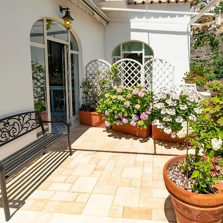 לינה וארוחת בוקר Casa Teresa 4*