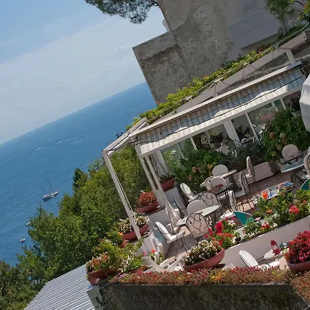 לינה וארוחת בוקר Casa Teresa 4*